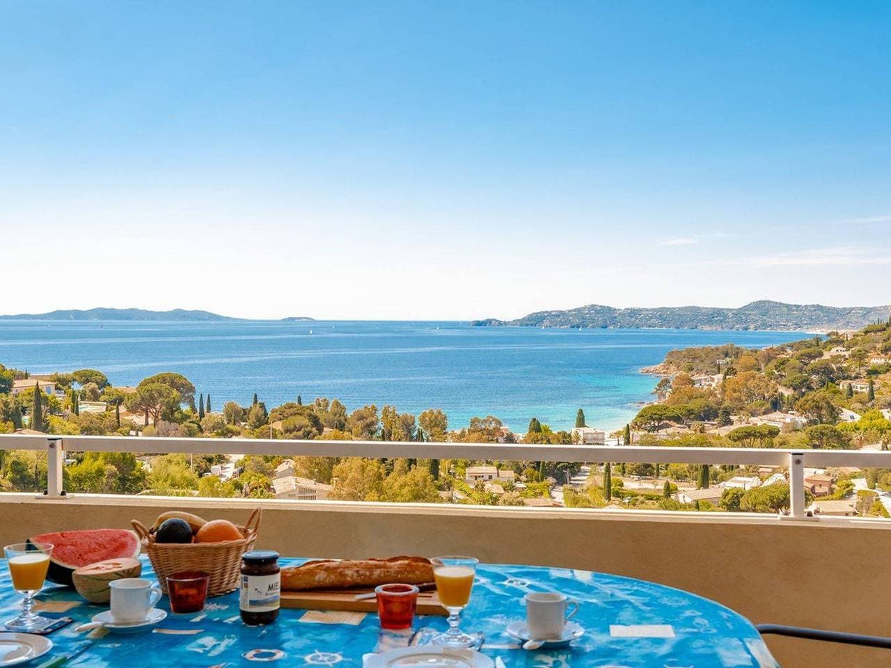 Gemütliche Wohnung mit Terrasse und Parkplatz in Lavandou 1