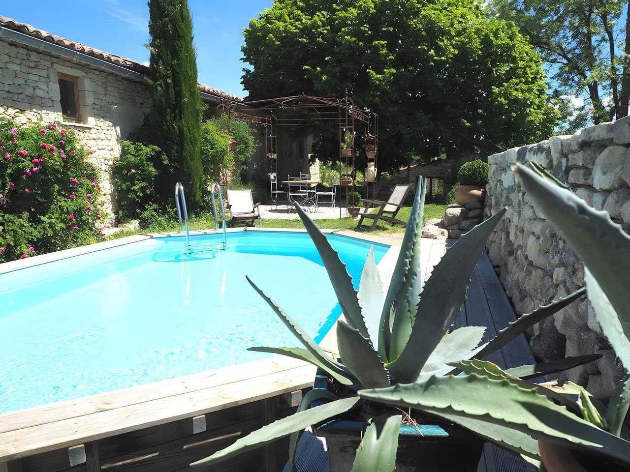 Foto 2 von 14: Ferienhaus 'Gîte 2 mit privatem Pool', Bergblick, privatem Pool & WLAN