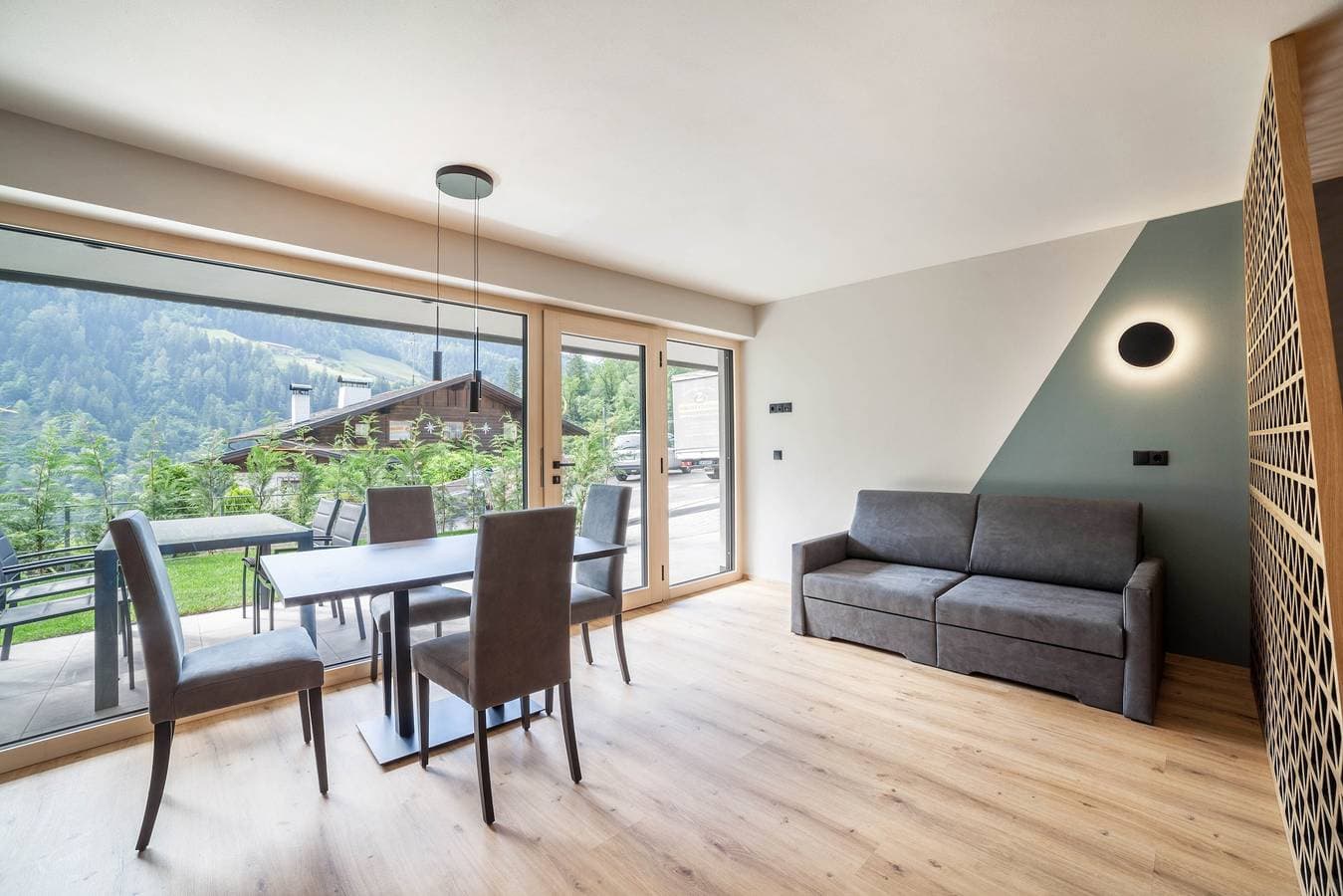 Foto 5 von 45: Einzimmerapartment 'Garden Lodge Exclusive One' mit Bergblick, privater Terrasse und WLAN
