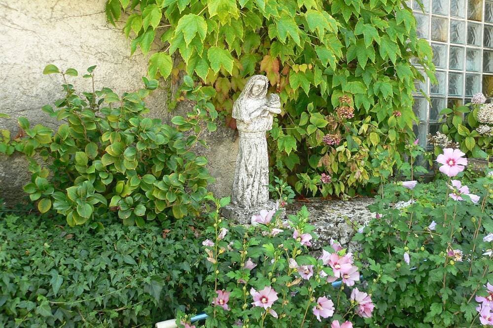 Foto 7 von 30: Unabhängiges Studio in einer Gartenvilla / Côte d'Azur. Eigener Eingang und Pool