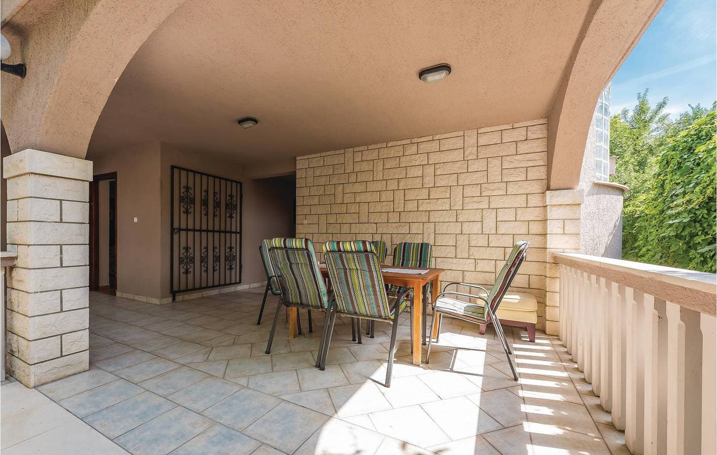 Foto 7 von 24: Gemütliche Ferienwohnung mit Terrasse, 200 m vom Strand Camp Vala entfernt