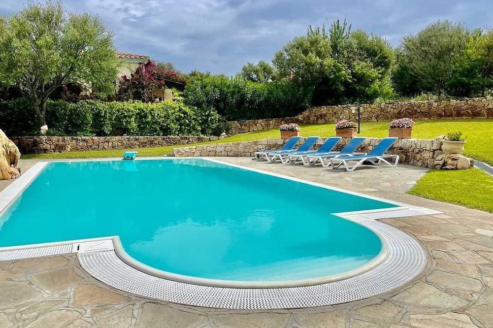 Villa with private pool, 10 minutes from the sea, large garden*parking*BBQ 1