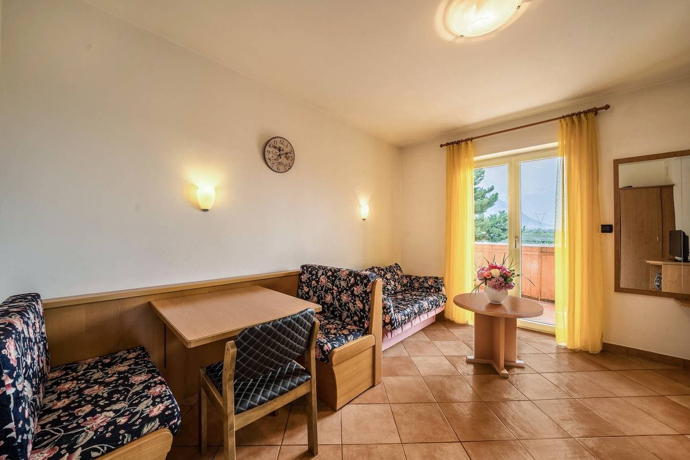 Foto 4 von 26: Ferienwohnung "Weinsepphof 2" mit Bergblick, Pool, WLAN, Garten & Balkon