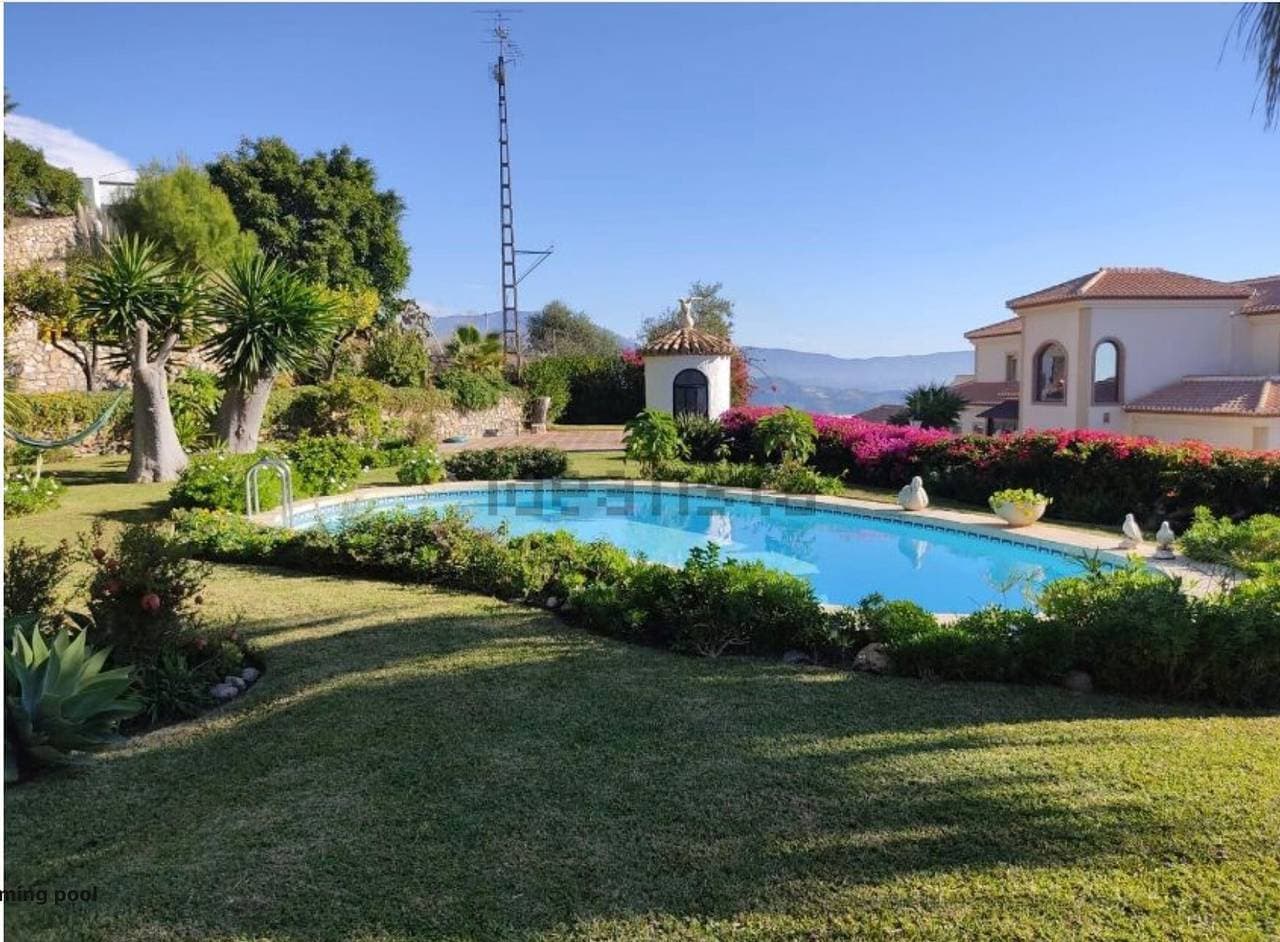 Foto 6 von 25: Villa "Tropical Dream" mit großem Garten, Meerblick, beheiztem Privatpool & WLAN