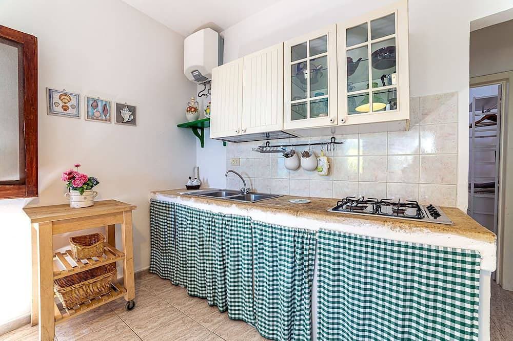 Foto 11 von 28: Mareverde.Gorgeous beachfront cottage with pool and very close to the sea access