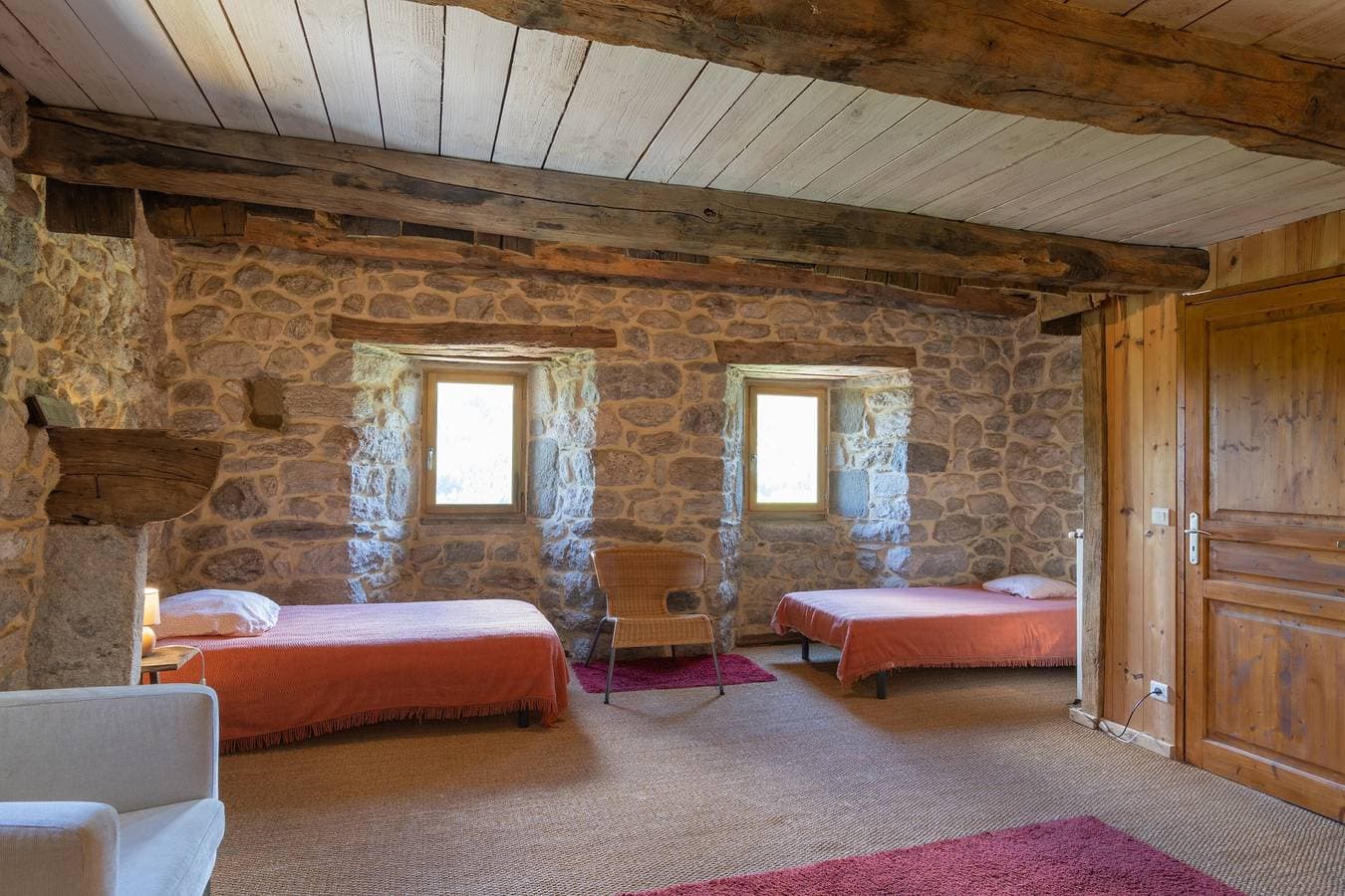Foto 11 von 35: Zimmer 'La Ferme De Chalas - Coucoulude' mit Gemeinschaftspool, gemeinsamer Terrasse und WLAN
