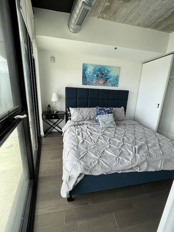 Executive Luxury 2 bed Spacious Downtown WIFI laundry 1