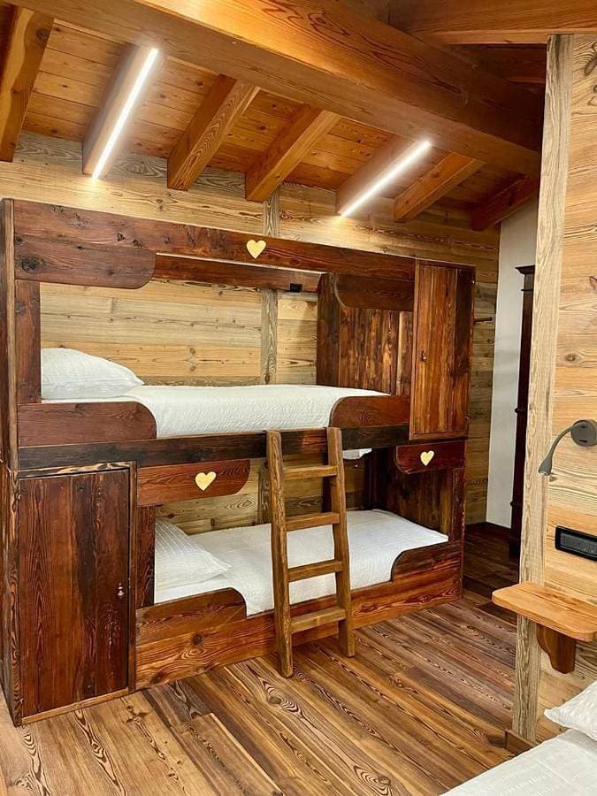 Foto 3 von 5: Family Room with Mountain View