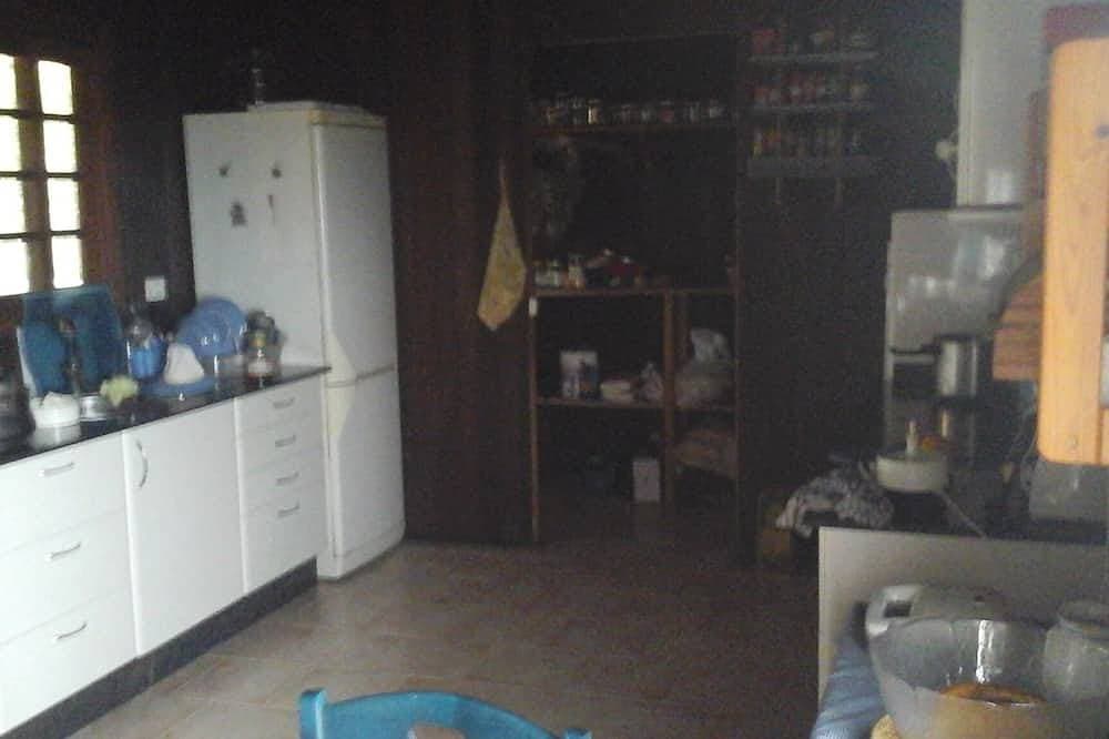 Foto 4 von 5: Rural Wooden House