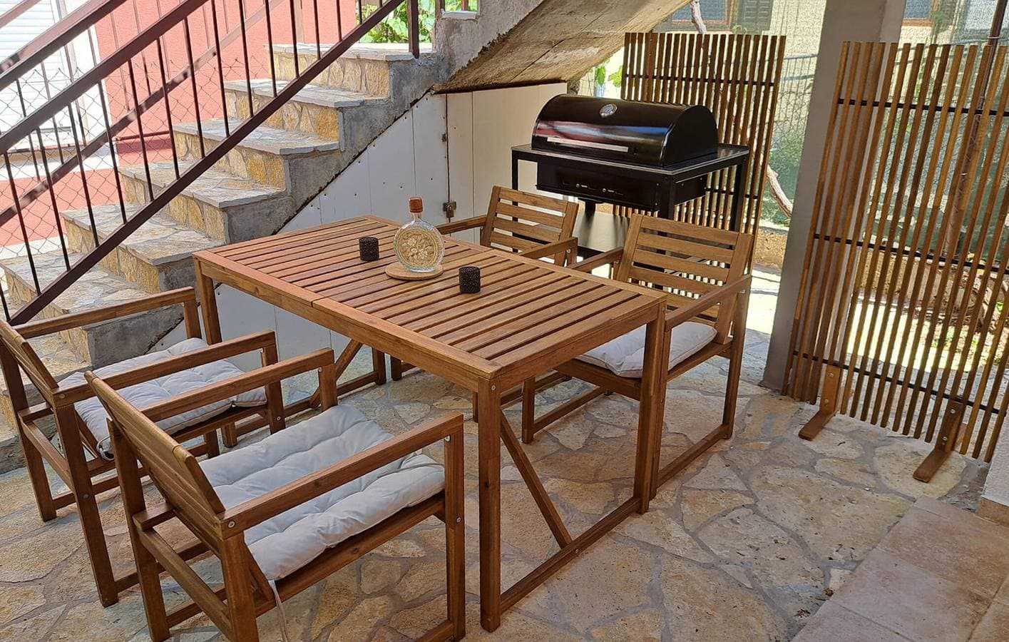 Foto 8 von 25: Gemütliche Ferienwohnung mit Terrasse in der Nähe der Küste und des Stadtzentrums in Donji Karin