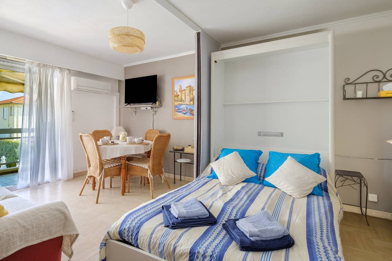 Foto 8 von 26: Studio 'Bellevue Cannes' mit Bergblick, Gemeinschaftspool und Klimaanlage