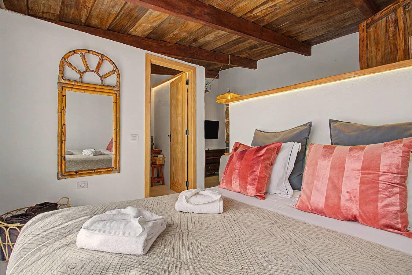 Foto 10 von 33: Ferienwohnung 'La Paredita Casa Acentejo' mit Bergblick, Gemeinschaftspool und WLAN
