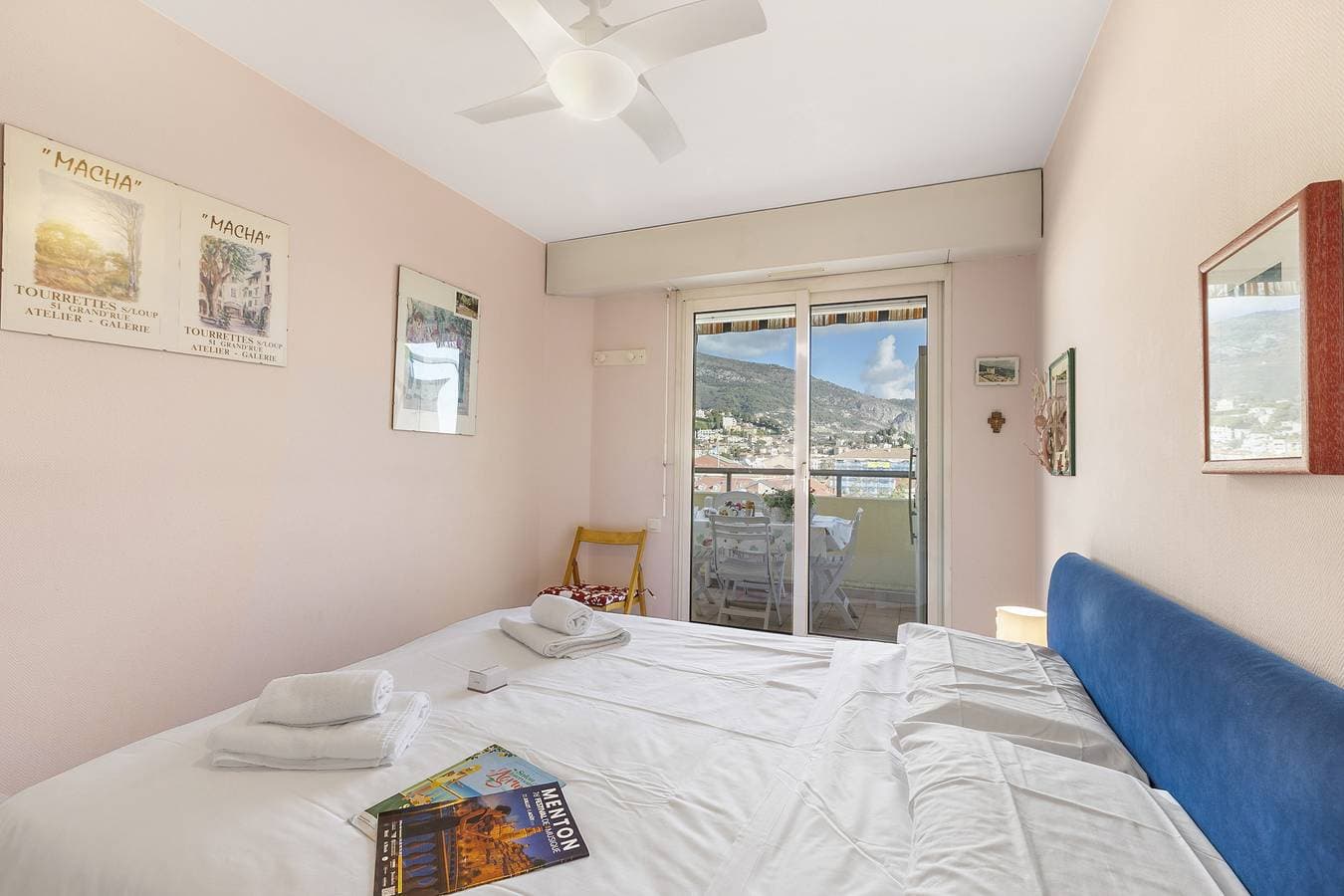 Foto 5 von 15: Open View In Center Menton