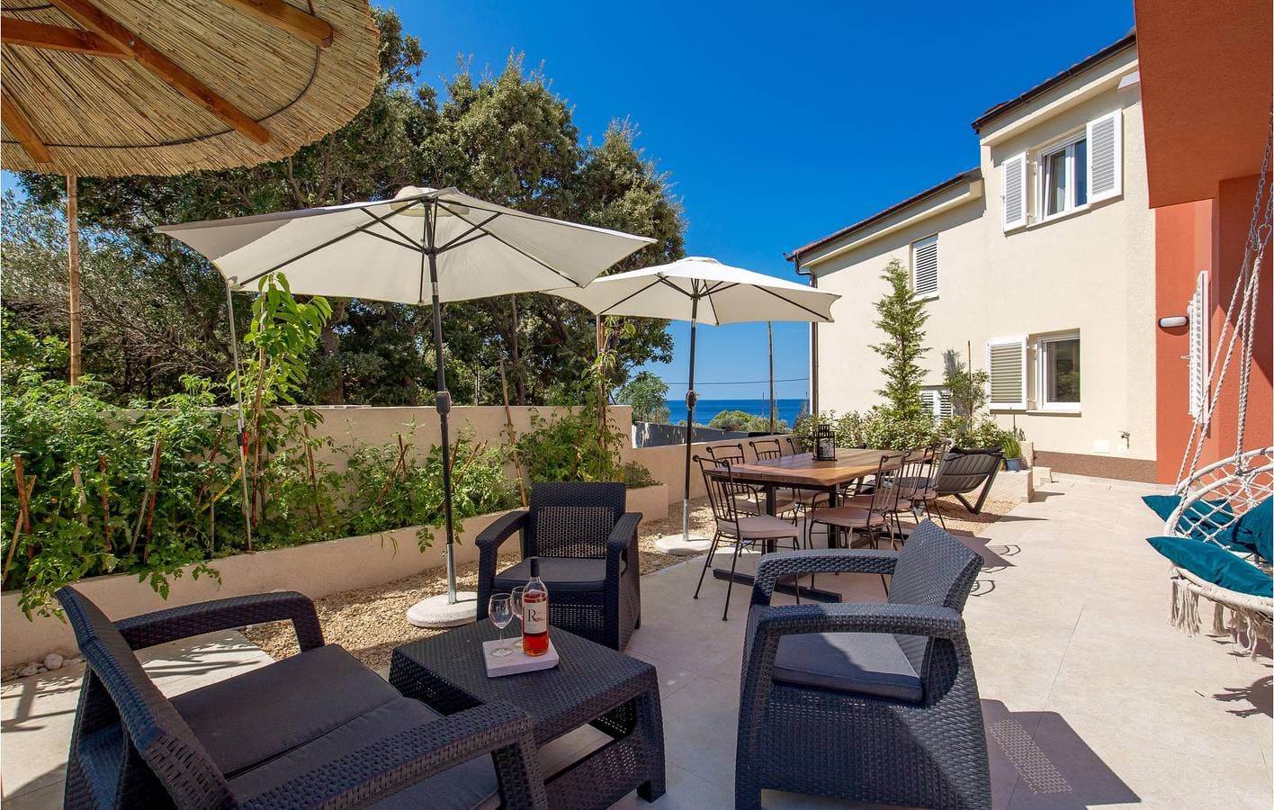 Foto 12 von 38: Apartment mit Meerblick, Pool und Terrasse, in Küstennähe