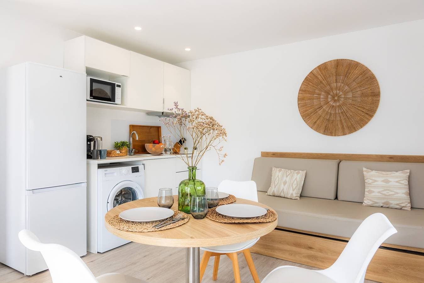 Foto 7 von 28: Ferienwohnung 'White Suites 3' mit Gemeinschaftspool, WLAN und Klimaanlage