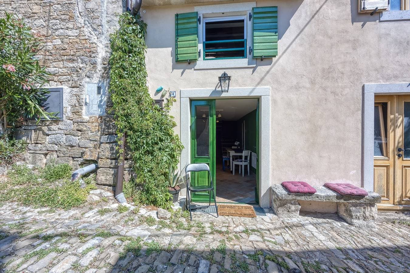 Romantic Casa Amica with Free Parking 1
