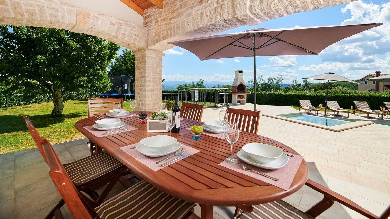 Foto 3 von 40: Moderne Villa Melli mit Pool, Whirlpool und Panoramablick