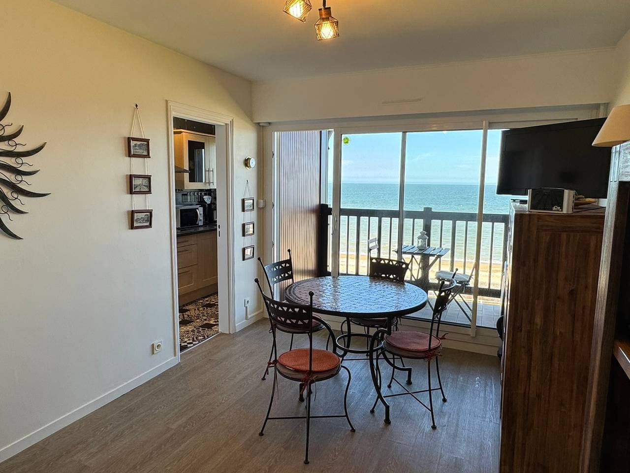 Foto 2 von 12: Studio am Meer mit Balkon und herrlicher Aussicht, direkter Strandzugang