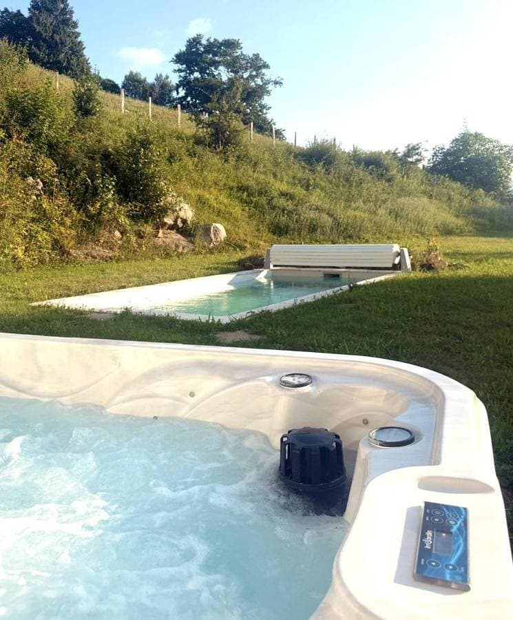 Les Hauts d Ainhoa - Countryside Studio with Hot Tub 1