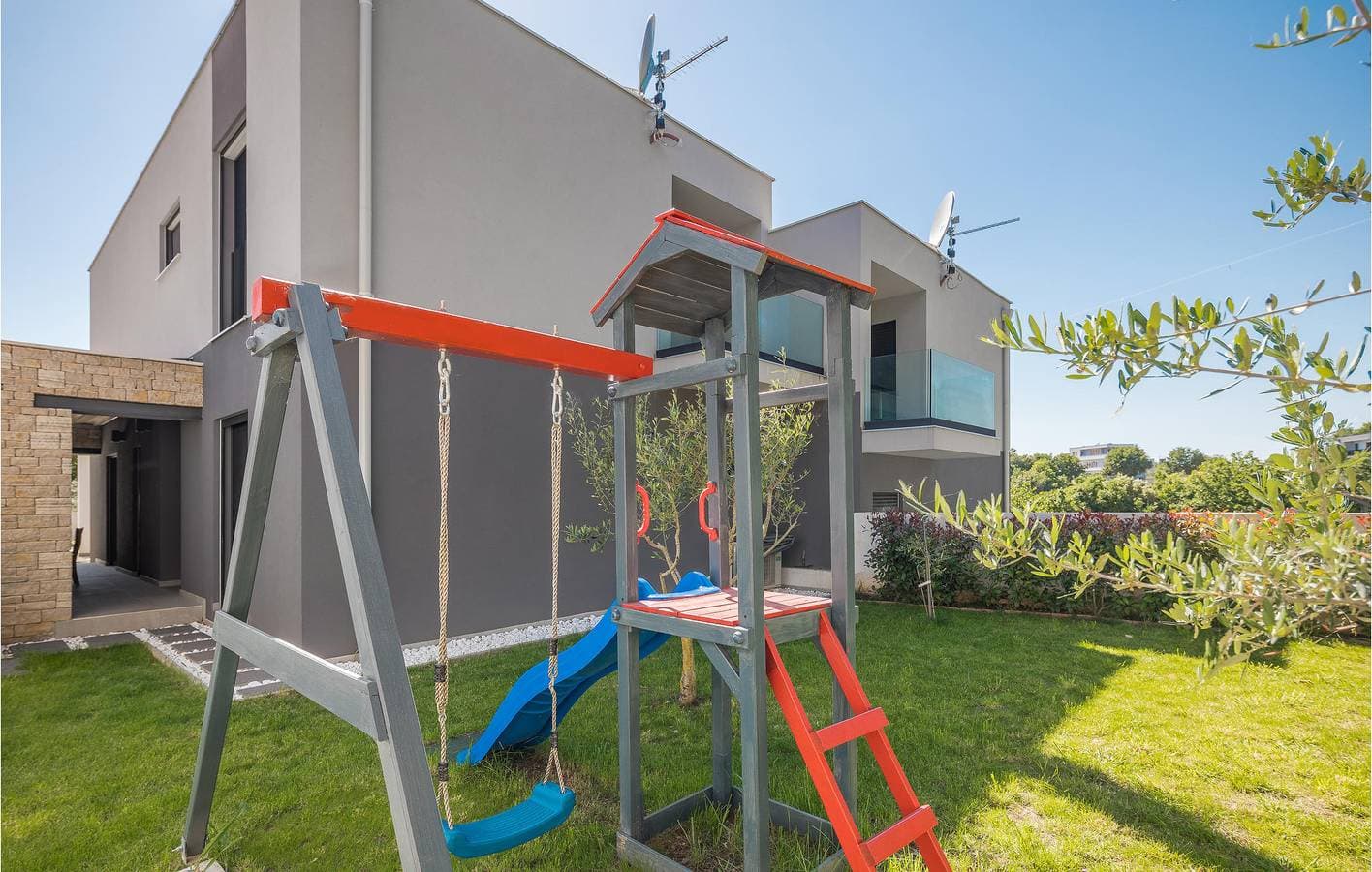 Foto 12 von 41: Gemütliche 1-Zimmer-Wohnung mit Terrasse, 1,5 km vom Strand Bijeca entfernt