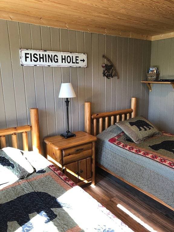 Foto 12 von 34: * Neue Liste * Douglas Lake Front Cabin Retreat mit Bootsrampe und eigenem Dock