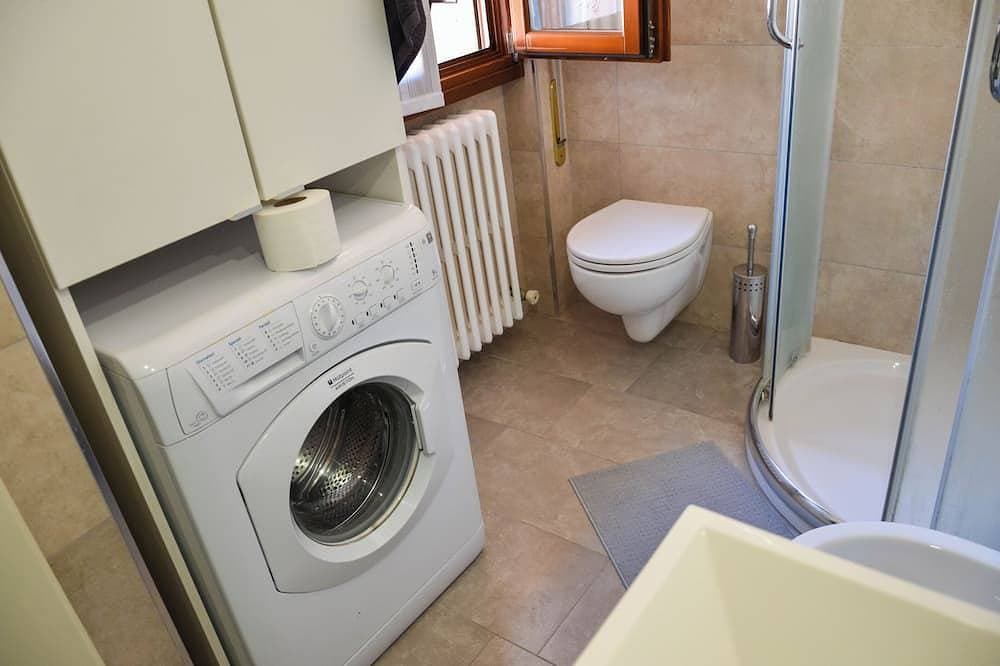 Foto 7 von 22: Just a dip away from Lake Iseo is this beautiful apartment