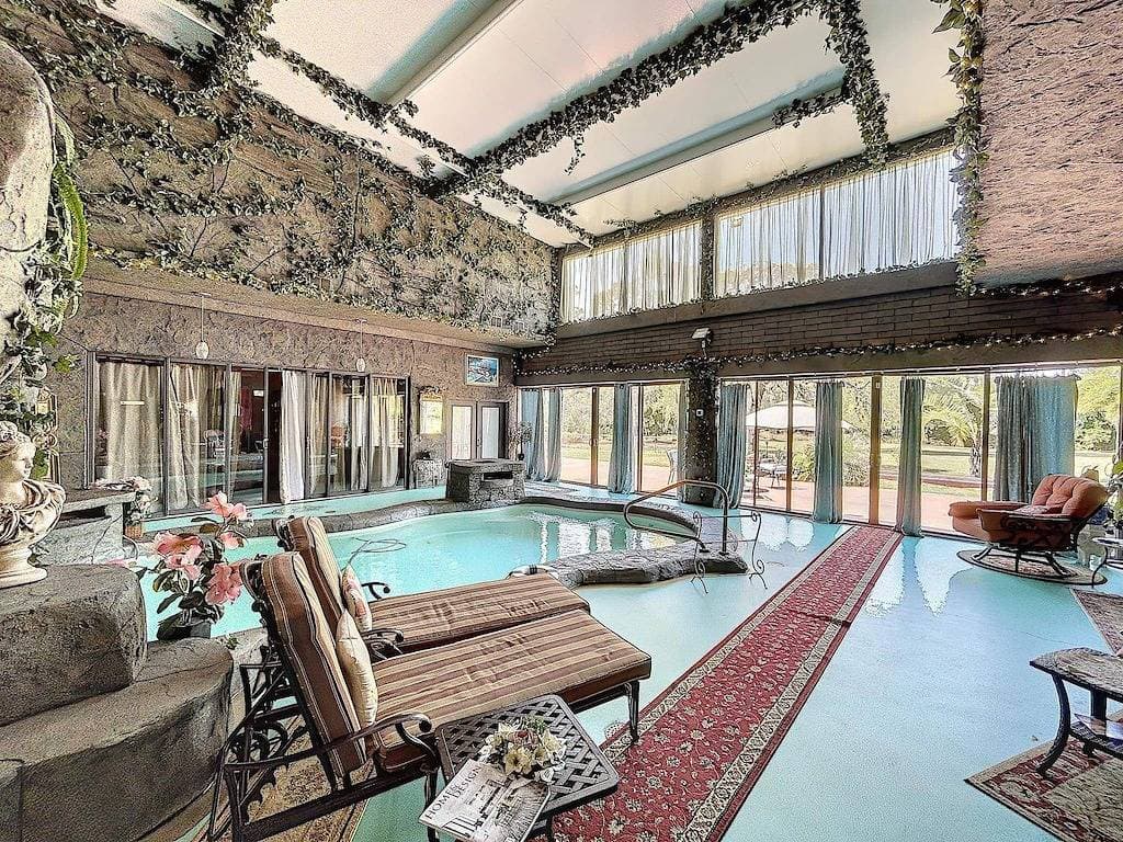 Foto 10 von 19: Entire 4 Suite Botique Hotel like home w/ Indoor Pool & Waterfalls