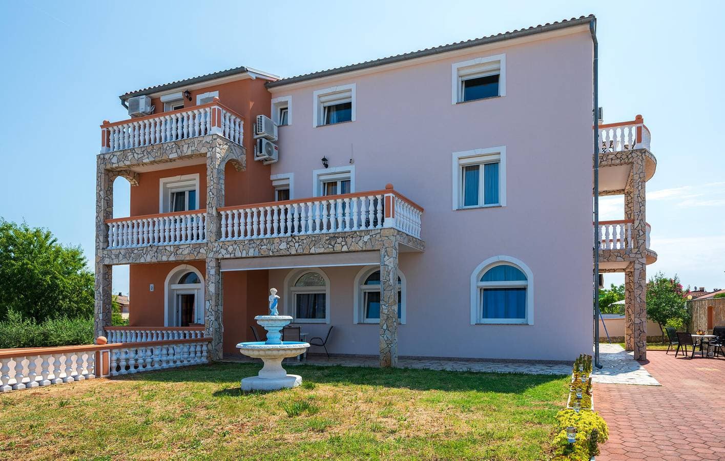 Foto 3 von 32: Gemütliche Ferienwohnung mit Pool, WLAN und Strand in der Nähe