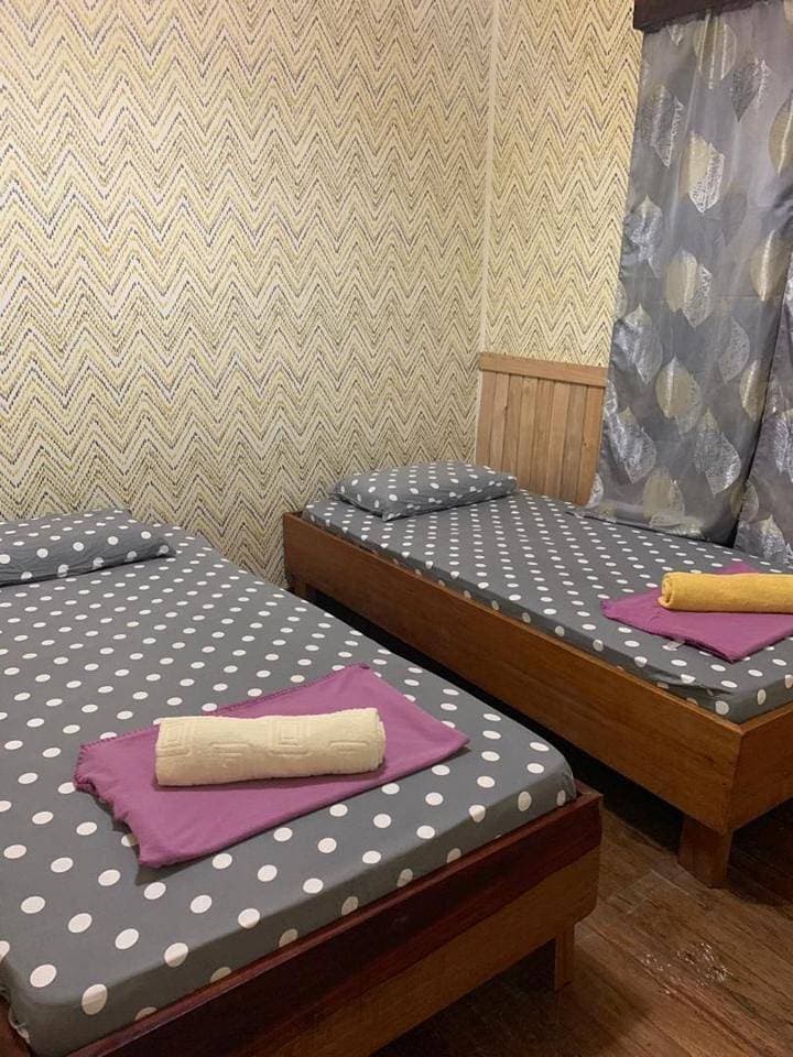 Foto 6 von 7: Standard Twin Room with Shared Bathroom
