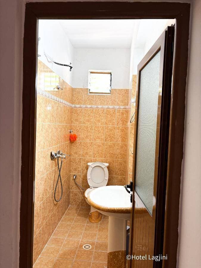 Foto 5 von 5: Economy Triple Room