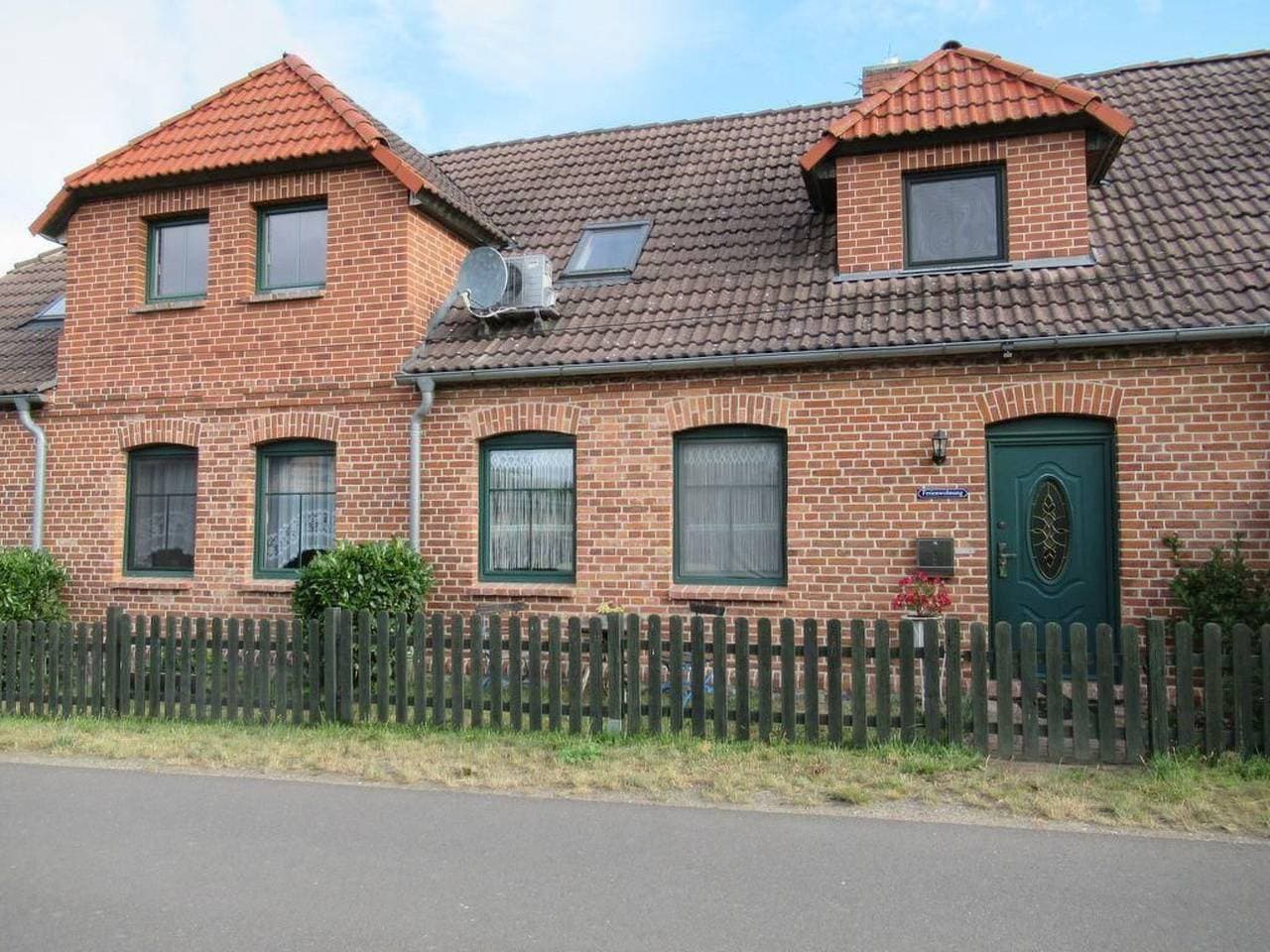 Gemütliches Ferienhaus mit Terrasse und Grill 1