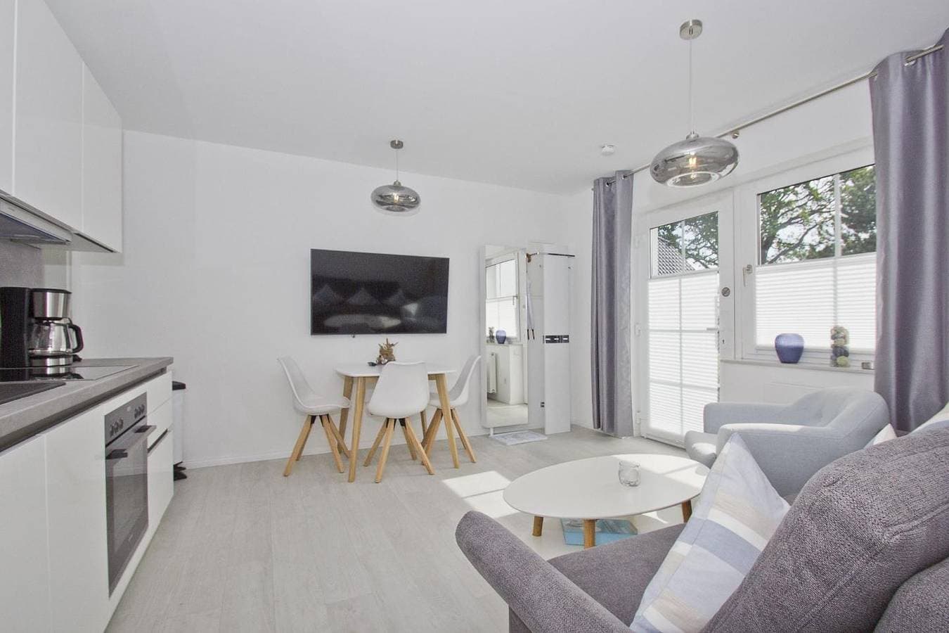 Foto 8 von 18: Modernen Ferienwohnung mit eigener Terrasse - Haus Inselwind FeWo MEERküste