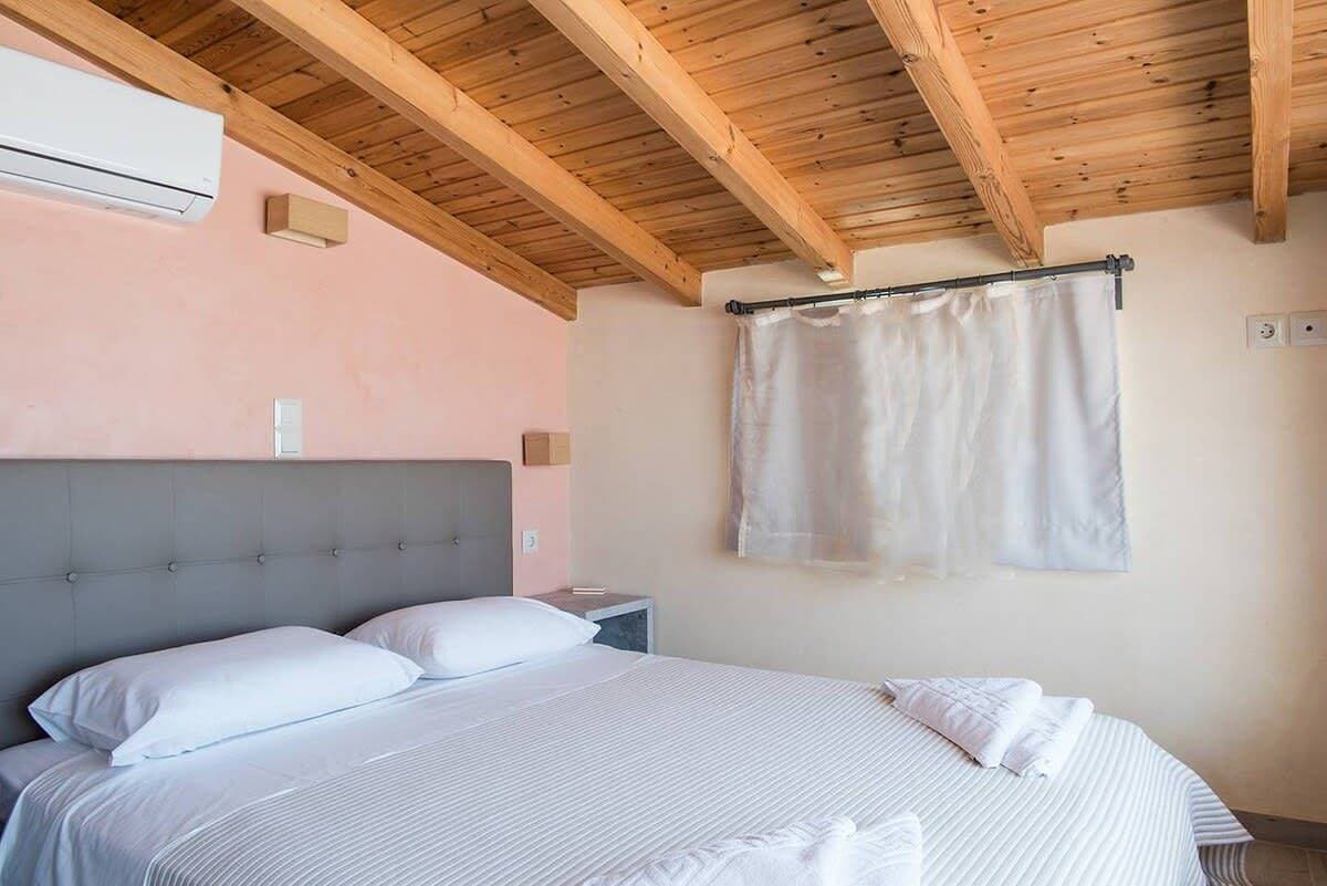 Foto 12 von 24: Pantanassa Villas – Thalia with Jacuzzi & Pool