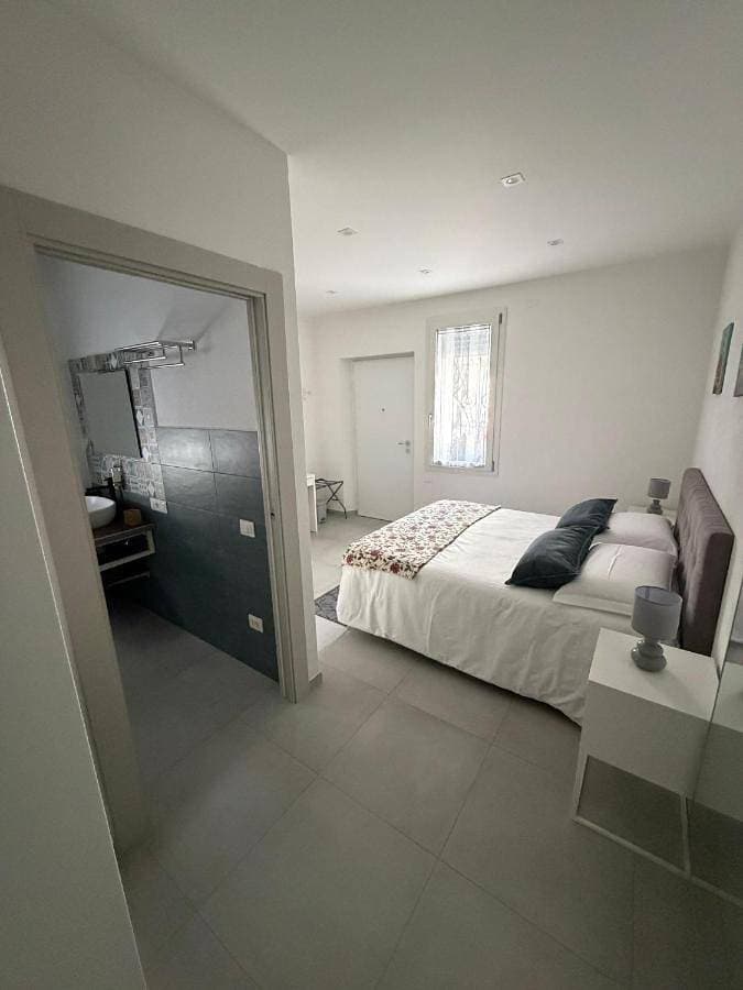 Foto 5 von 15: Double Room with Private Bathroom
