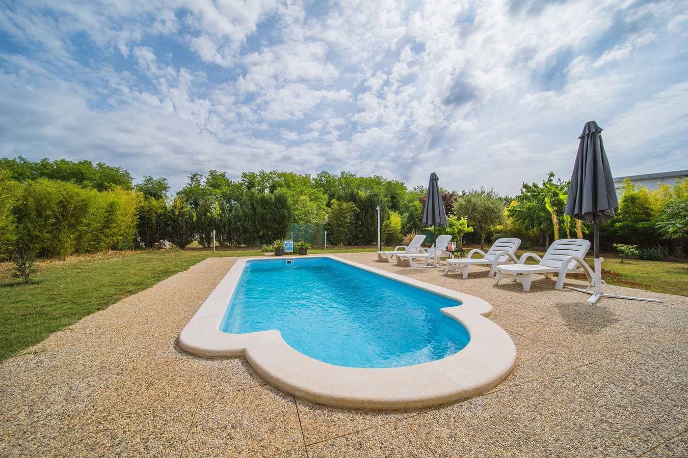 Foto 6 von 36: Villa mit Pool ruhig gelegen