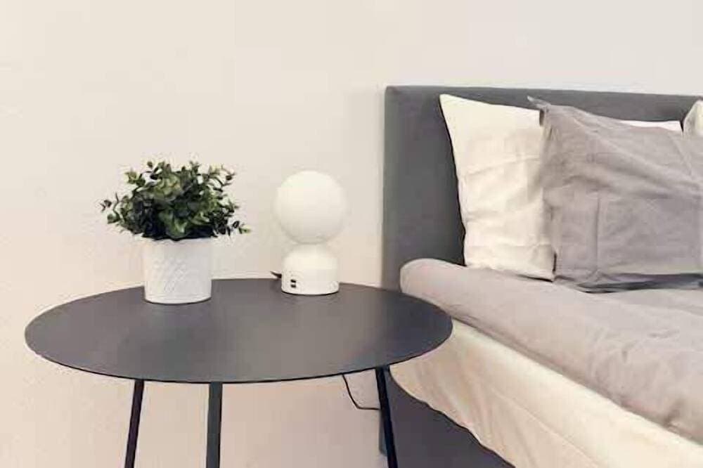 Foto 3 von 12: Quiet 1Br Apartment with Balcony, 20min to City