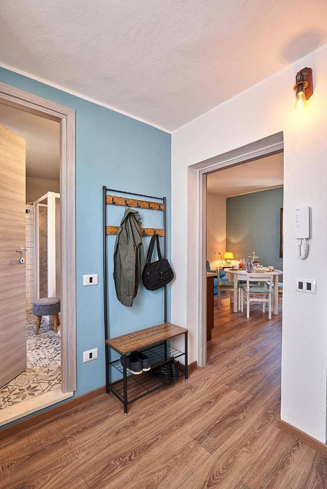 Foto 8 von 9: One-Bedroom Loft Apartment with Balcony