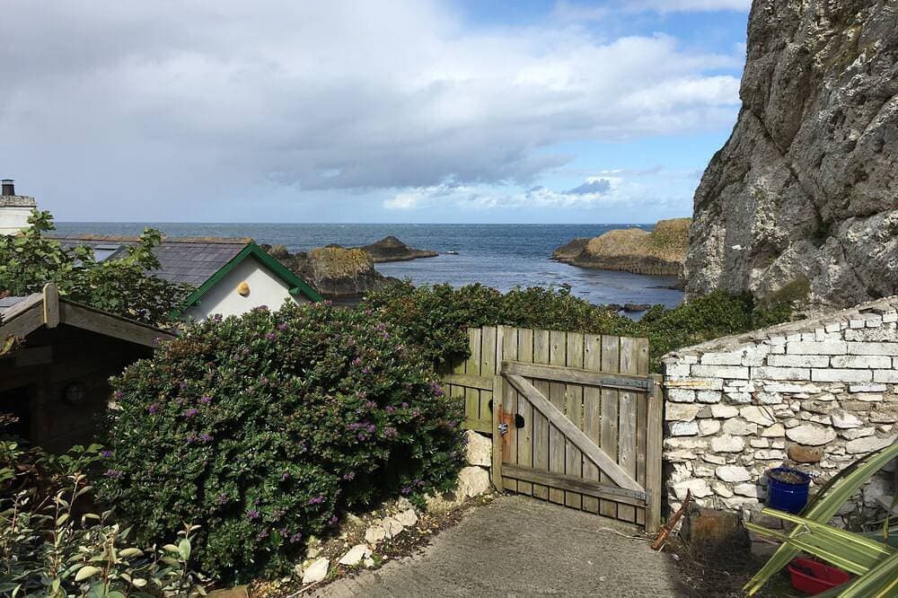 Foto 11 von 30: Schönes Ferienhaus direkt am Meer, weitläufige private Gärten, atemberaubender Meerblick.