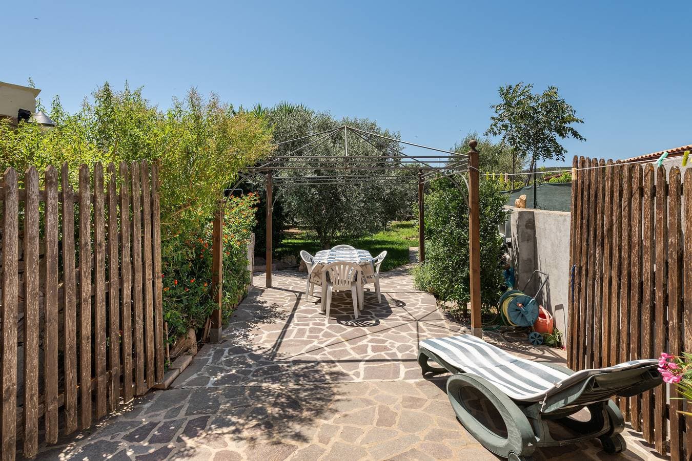 Foto 3 von 34: Ferienhaus in ruhiger Lage mit WLAN, Garten und Terrasse; Parkplätze vorhanden