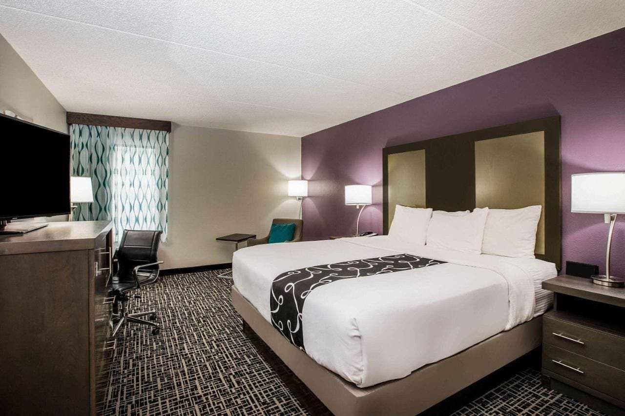 La Quinta Inn by Wyndham Davenport & Conference Center 1