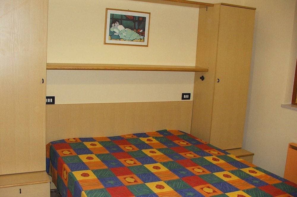 Foto 3 von 20: Zweizimmerwohnung In Einer Ruhigen Residenz Mit Pool Umgeben Von Grün