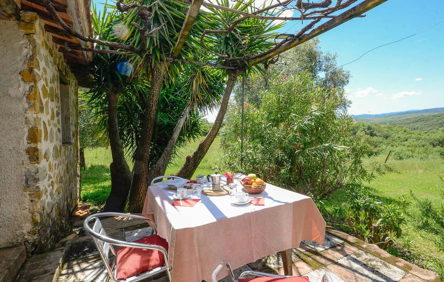 Foto 2 von 22: Reizende Ferienwohnung mit Pool und Garten, 400 m vom Torrente Fiascone entfernt