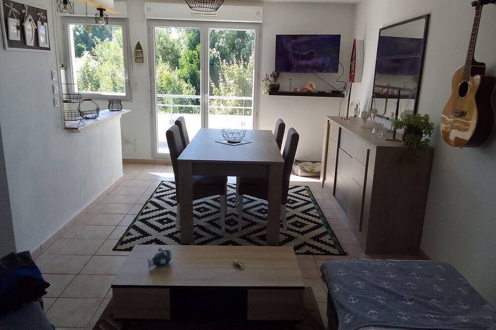 \"Les Baigneurs\" Apt 3 * very quiet in resi 2 bedrooms and balcony. Private parking lot 1