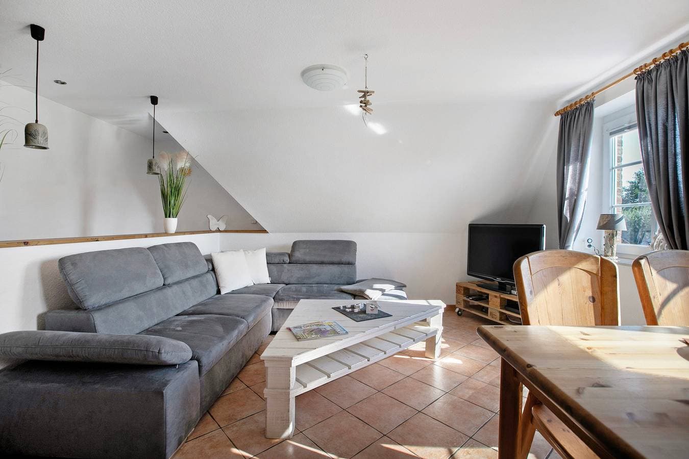 Foto 3 von 22: Ferienwohnung Seeluft Nordstrand mit privater Terrasse