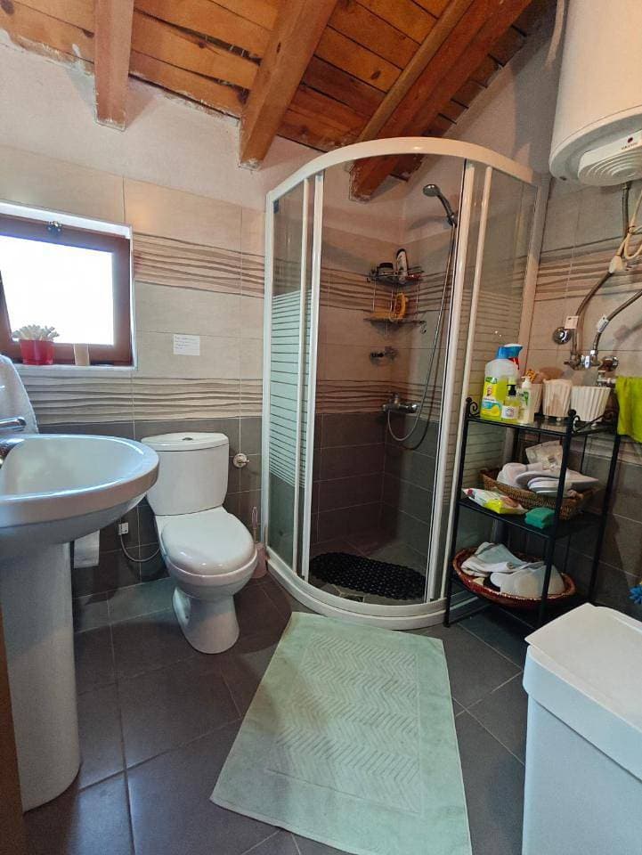 Foto 7 von 19: Double Room with Shared Bathroom