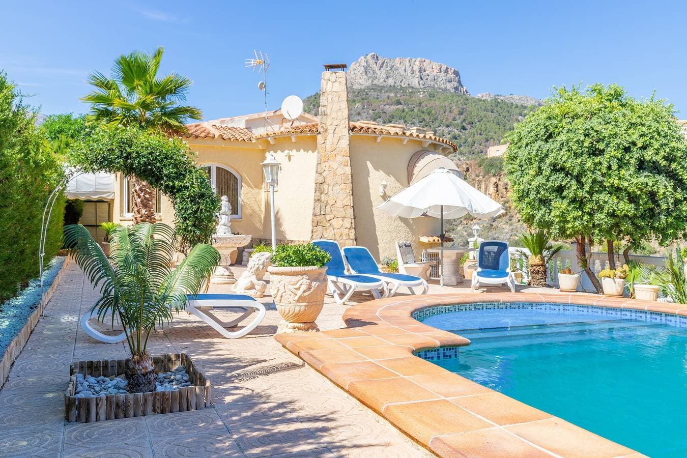 Foto 4 von 34: Villa 'La Favorita': Charme, Meer- und Bergblick, privater Pool