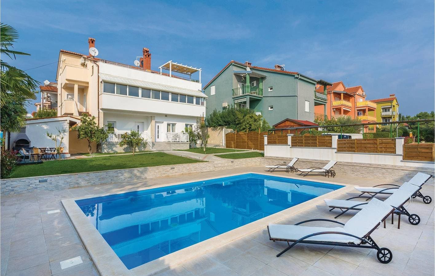 Charmantes Apartment mit Pool, WLAN und Terrasse – nur 700 m vom Strand entfernt! 1