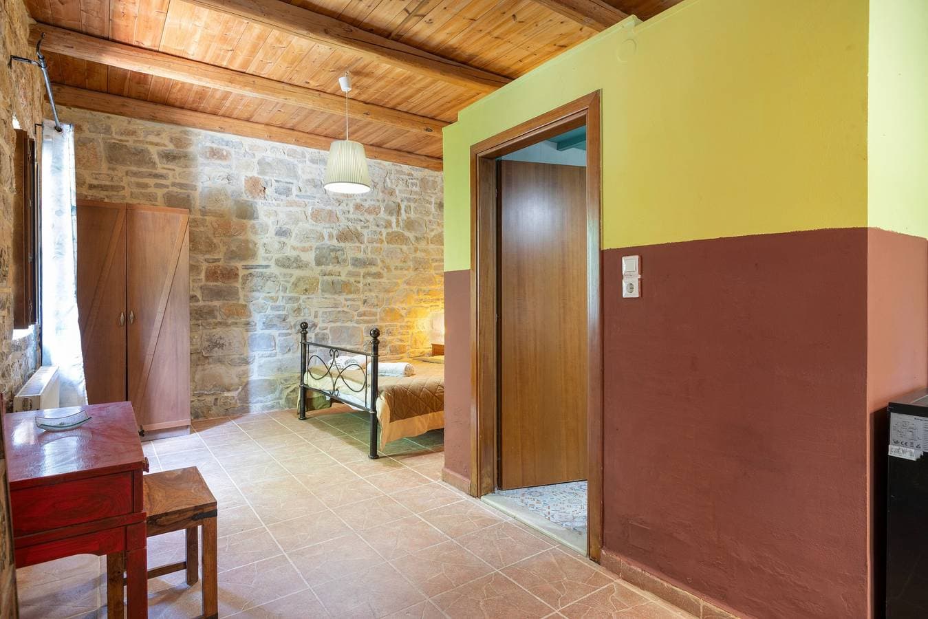 Foto 7 von 32: Einzimmerapartment 'Akros Oreon, Omalos' mit Bergblick, privater Terrasse und WLAN