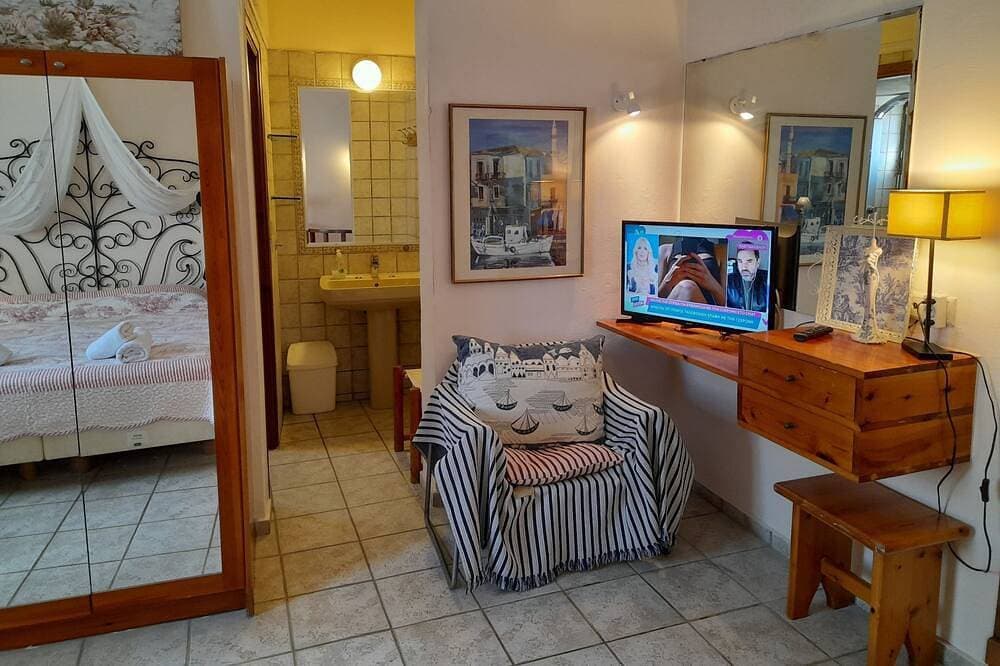 Foto 4 von 30: Farbige Rea Suite, Pool, Patio, Dachterrasse, in der Nähe von Rethymno