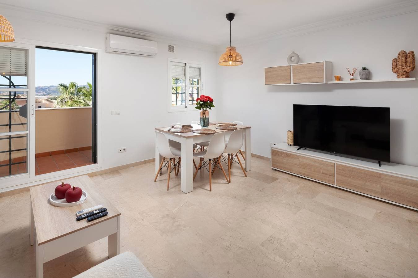 Foto 5 von 24: Appartement "Casa Baviera Golf" mit Bergblick, Gemeinschaftspool & WLAN